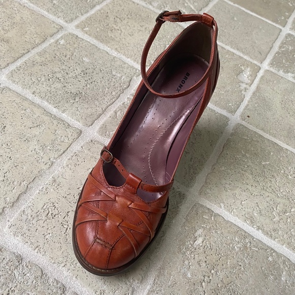 Bronx leather wedge sandals size 10. - Picture 6 of 6